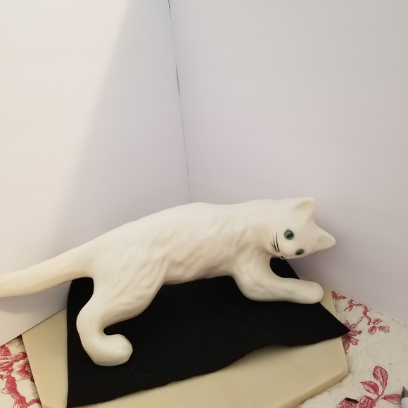 Other - Elegant White Cat Figurine